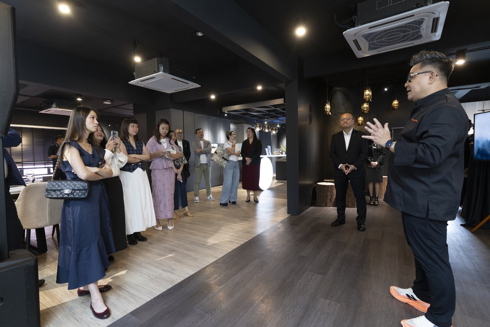 James Won leading a Steward Circle MasterClass at Inspiration Haus &mdash; guests, partners, and media gathered in the showroom for a live demonstration.