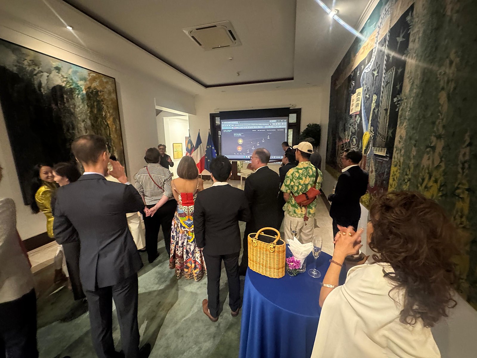 Chef James Won presenting the Atelier of Affinities galaxy to guests at the Residence of France