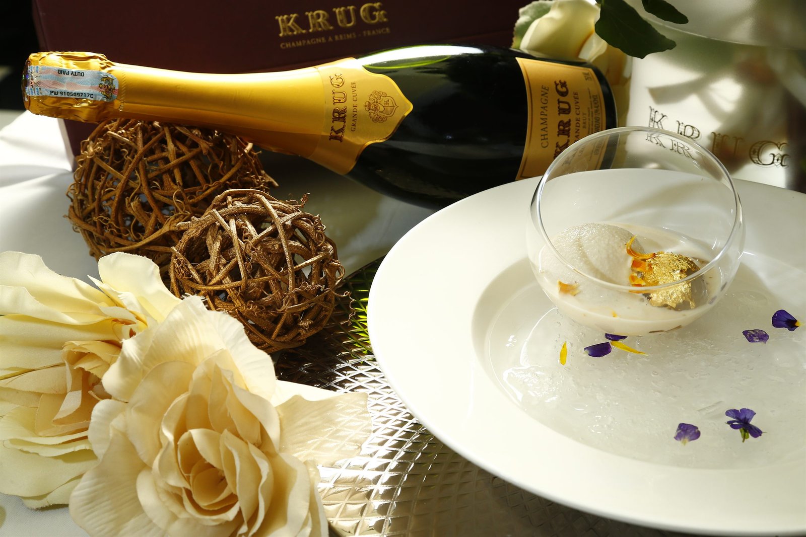 Bird Nest in gelée of lavender raw sugar.