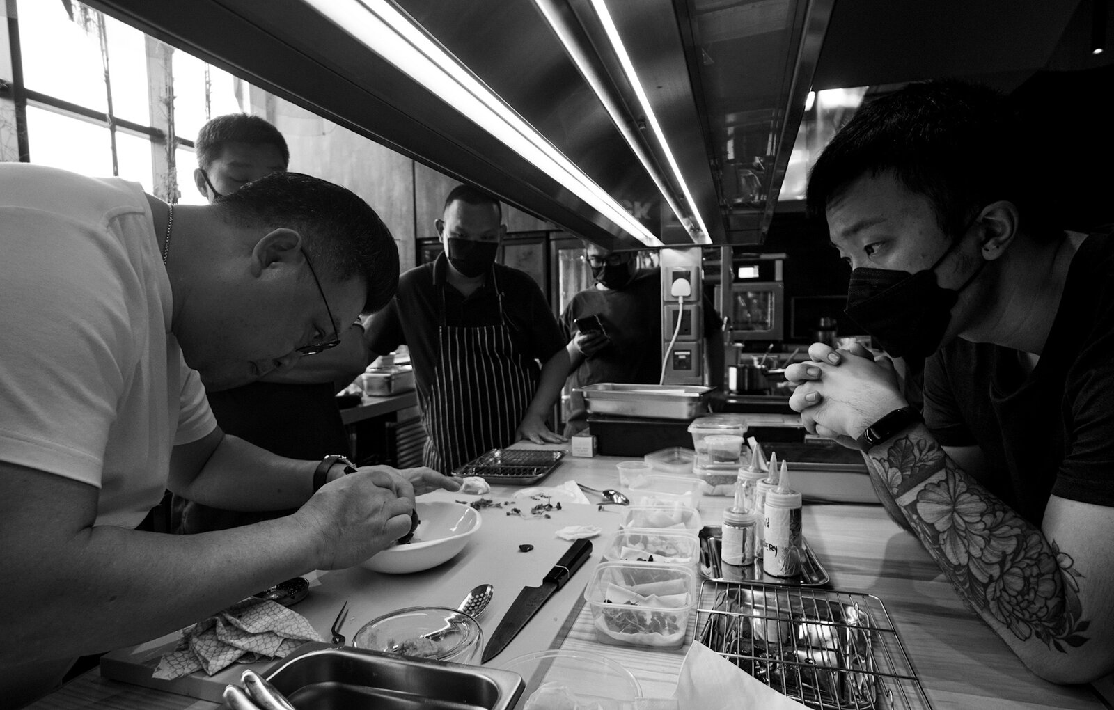 Shin'Labo working brigade — black-and-white counter moment.